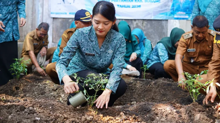 Ketua TP PKK Subang Luncurkan Gerakan Tanam Cabai