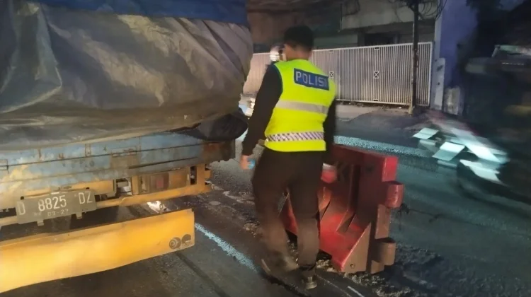 Kecelakaan Motor dan Truk di Cibiru, Satu Orang Luka-Luka