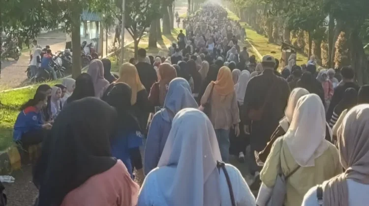Rupiah Terus Melemah, Potensi PHK di Cianjur Mengintai