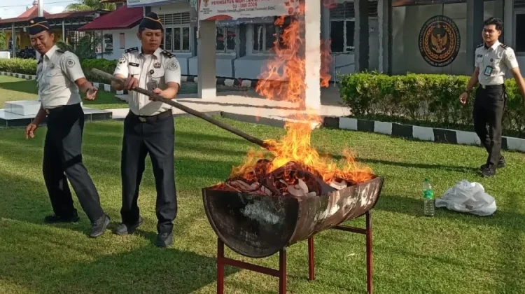Pemusnahan Barbuk Razia Kamar Hunian, Komitmen Lapas  Ciptakan Kondusifitas
