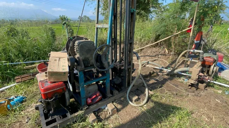 Antisipasi Kekeringan Lahan, Forkopimcam Wanaraja Lakukan Pengeboran Artesis