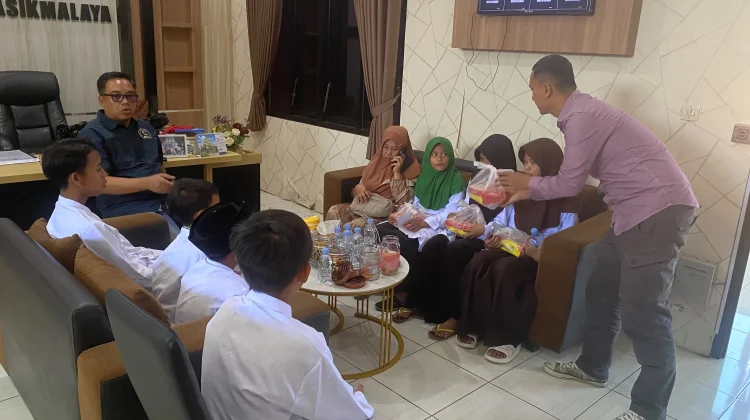 Jemput Berkah, Satreskrim Polres Tasikmalaya Rutinkan Aksi Sosial