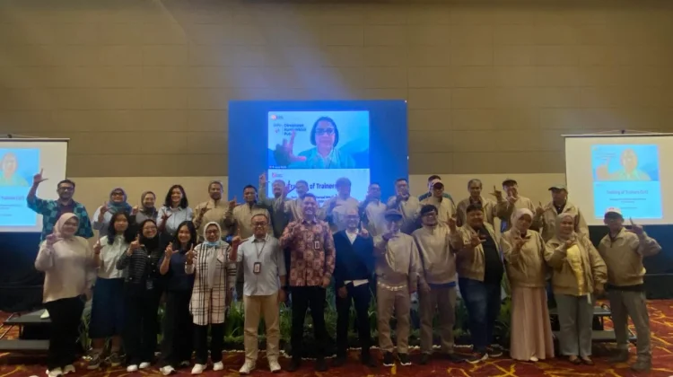 OJK Kukuhkan 25 Duta Literasi Media Massa, Perkuat Edukasi Keuangan di Masyarakat