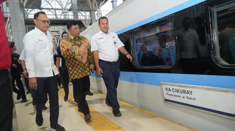 Semangat Transportasi Masa Baru, Kereta Cikuray - Pasar Senen