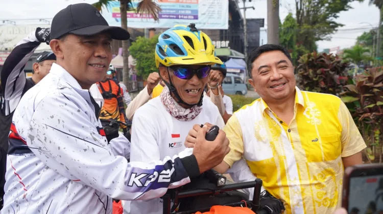 Asep Akung Pesepeda Mandiri "Tour Asia Finish Mekkah"