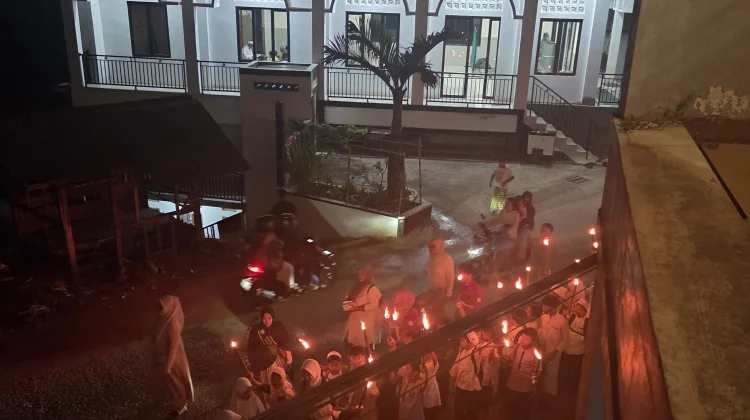 Pawai Obor Semarakkan Tahun Baru Islam 1 Muharram 1448 H di Sindanglaya Cimenyan