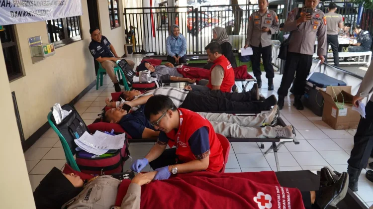 Polres Tasikmalaya Gelar Bakti Kesehatan Donor Darah hingga Khitanan Massal