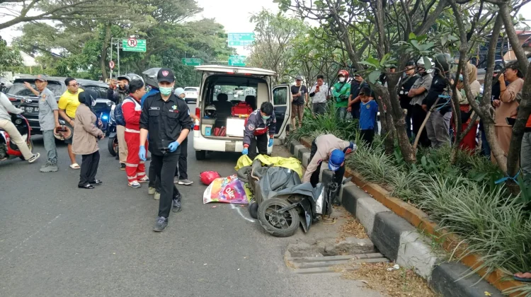 Pemotor Tewas usai Terjatuh Kekolong Bus Damri di Pasteur Bandung