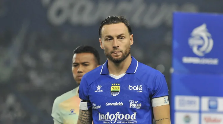 Kapten Persib Marc Klok Sambut Tantangan di ACC 2026/2027