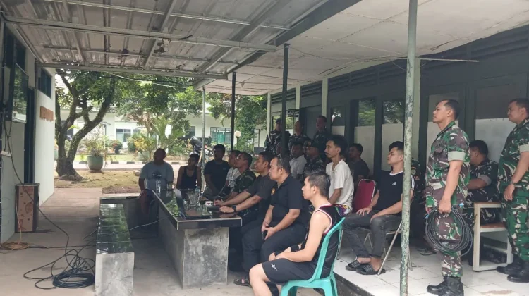 Kodim Subang, Manfaatkan Momentum Nobar Pildun Sebagai Ajang Komsos Dengan Warga