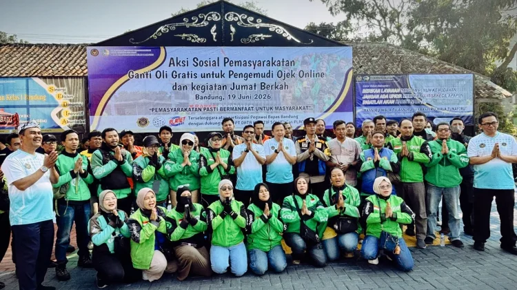 Jumat Berkah,Bapas Bandung Gelar Layanan Ganti Oli Gratis bagi Ojol