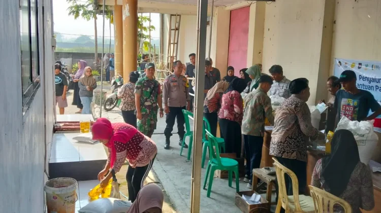 Sinergitas TNI-POLRI dan Pemdes Gempolsari, Terlihat saat Penyaluran BLT DD