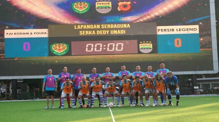 Kodam dan Polda Jabar Bangun Kebersamaan lewat Laga Persahabatan Persib Legend