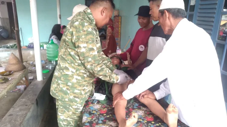 Babinsa Koramil Ciasem,Sigap Bantu Khitanan Anak Dari Warga Tidak Mampu