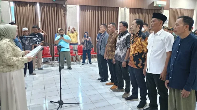 Ketua RW Baru di Cimahi Selatan Dilantik, Camat Tekankan dalam Pelayanan Warga