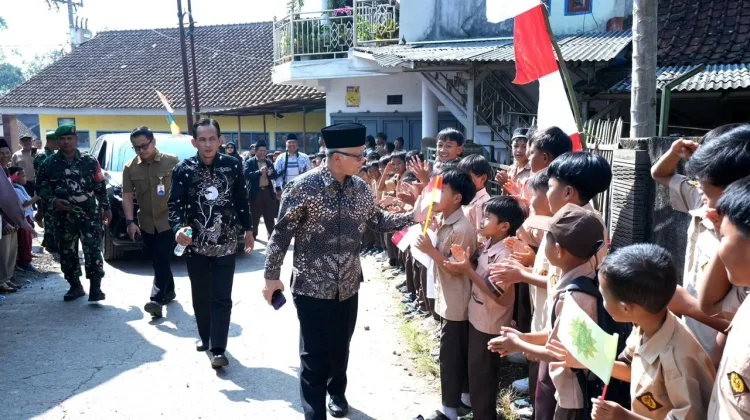 Program Orang Tua Asuh Jadi Harapan Baru Tekan Putus Sekolah di Garut