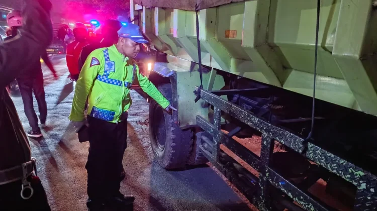Tabrakan Motor dan Truk di AH Nasution Bandung,Satu Orang Meninggal Dunia