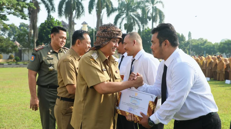 Berkontribusi,Diky Candra berikan Penghargaan bagi Instansi hingga Seniman