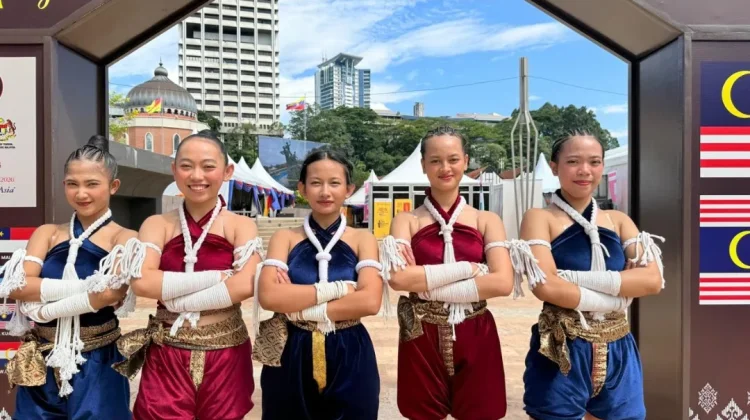 Atlet Muaythai Jabar Bersinar Raih Medali di Kejuaran Dunia
