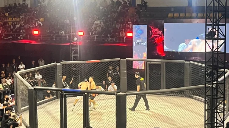 Warga Bertempat di SOR Adiwijaya Padati  Tarung Battle of Honor