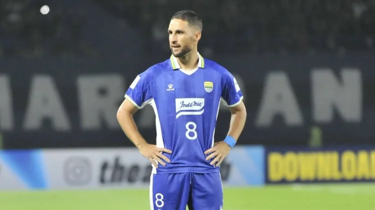 Lucho Ungkap Tantangan Persib Sebagai Juara Bertahan