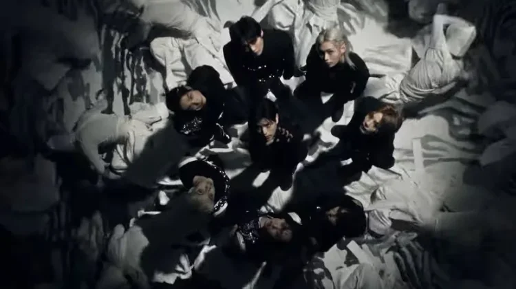 Stray Kids Rilis Video Musik "RUN IT "