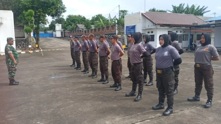 Babinsa Koramil Kalijati Bina Security PT.Tiga Kyung Seung Dengan Pelatihan PBB