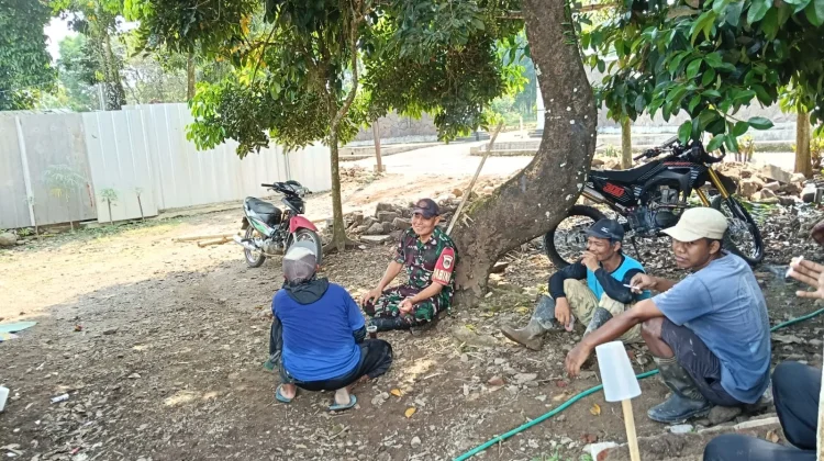 Perkuat Pembinaan Teritorial,Babinsa Koramil Tanjungsiang,Gelar Komsos