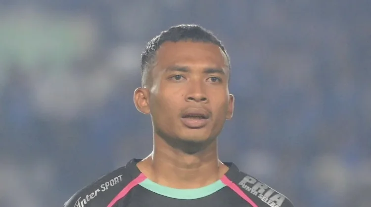 Robi Darwis Tinggalkan Persib setelah Empat Musim Bersama