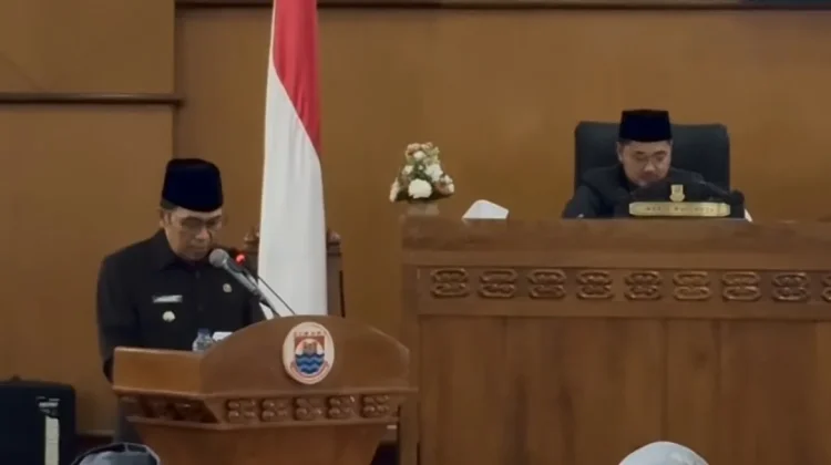 Pendapatan Daerah Capai 98,31 Persen, Pemkot Cimahi Sampaikan APBD 2025