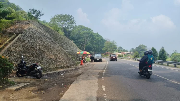 Pedagang Kopi Keliling Nekad Berjualan di Zona Larangan