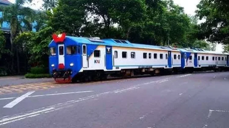 Kereta Batara Kresna Rp4.000,menuju Pasar Jamu Nguter