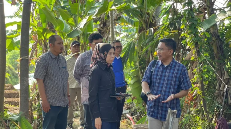 Ineu Purwadewi Sundari Perjuangkan Perbaikan Irigasi di Darmajaya