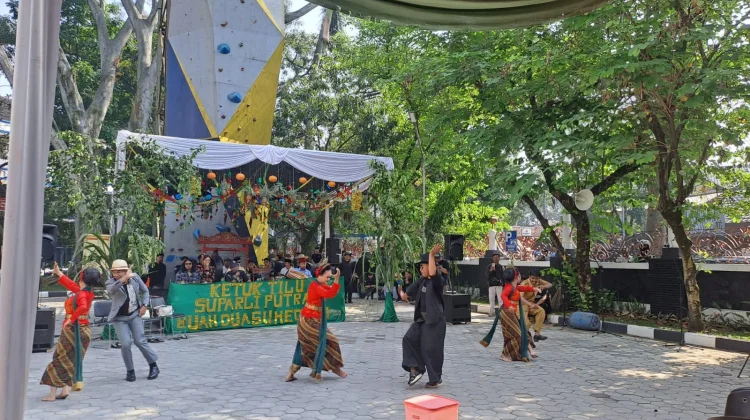 Keberadaan Ronggeng dalam Pertunjukan Ketuk Tilu