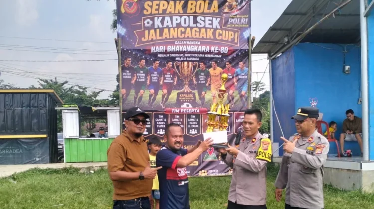 Pemcam Jalancagak Juara Turnamen Sepakbola Kapolsek Jalancagak Cup