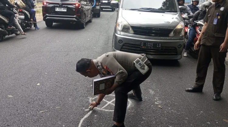 Kecelakaan di Jalan Gunung Batu, Pengendara Motor Terluka dan Dilarikan ke RSHS