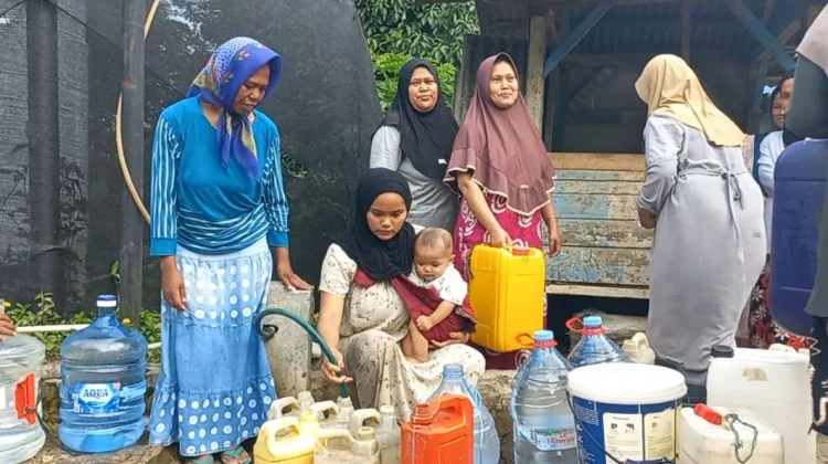 Warga Kertanegla Tasikmalaya Mengalami Krisis Air