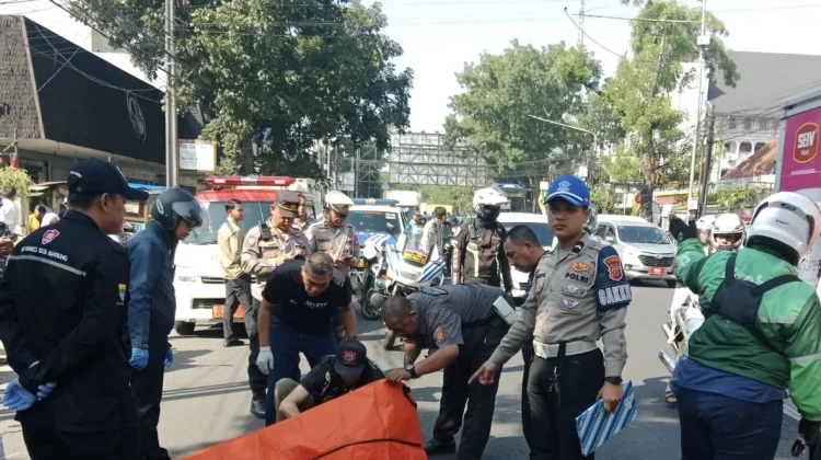 Kecelakaan Dua Motor di Jalan Pasirkaliki Bandung, Seorang Pengendara Ojol Tewas