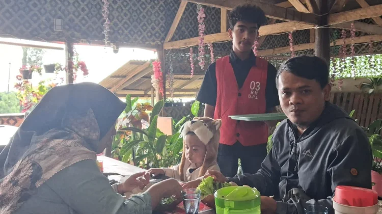 Libur Sekolah RM Dewi Punclut Lembang Ciater Depan Castello Banyak Dikunjungi