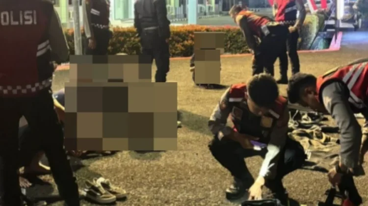 Mencurigakan,Sejumlah Pemuda Bawa Sajam Diamankan Polisi