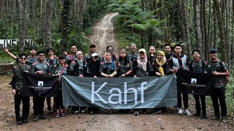 Silent Hiking Indonesia Gabungkan Aktivtas Alam dengan Mindfulness