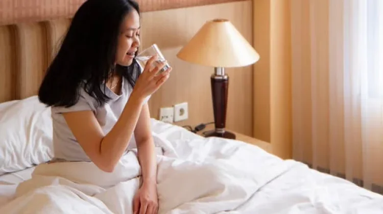 Minum Banyak Air sebelum Tidur, Baik atau Malah Mengganggu Kesehatan?