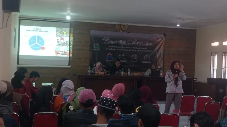 Dosen UPI Edukasi Warga Patahan Lembang untuk Tingkatkan Literasi Kebencanaan