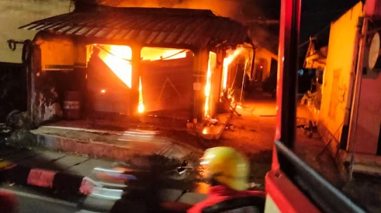 Kebakaran Tiga Tempat Usaha di Cimahi Utara,Kerugian Capai Rp300 Juta