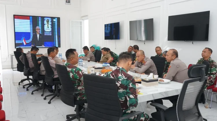 Ketika TNI dan Polri di Garut Bersinergi Nonton Bareng Piala Dunia