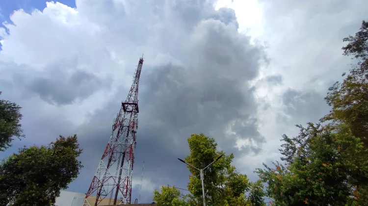 Cuaca Bandung Berpotensi Hujan Ringan pada Sore Hari
