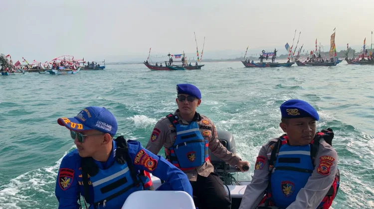 Tasyakur Nelayan Tradisi Sakral di Pantai Garsel