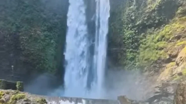 Pesona Kembar Curug Sanghyang Taraje Garut