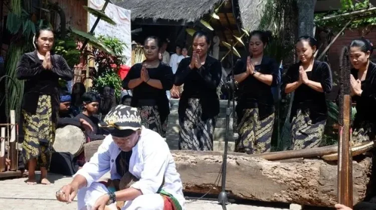 Harmoni Lesung Tradisional Kesenian Gondang Sunda