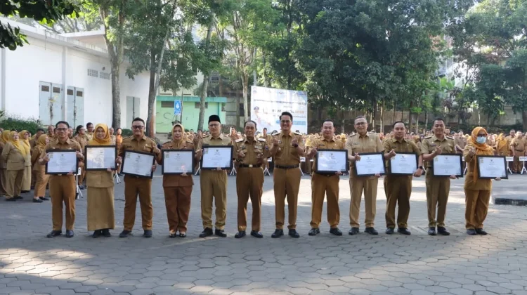 Penyerahan Sertifikat Evaluasi Internal RB, Peningkatan Kinerja Pemkot Cimahi